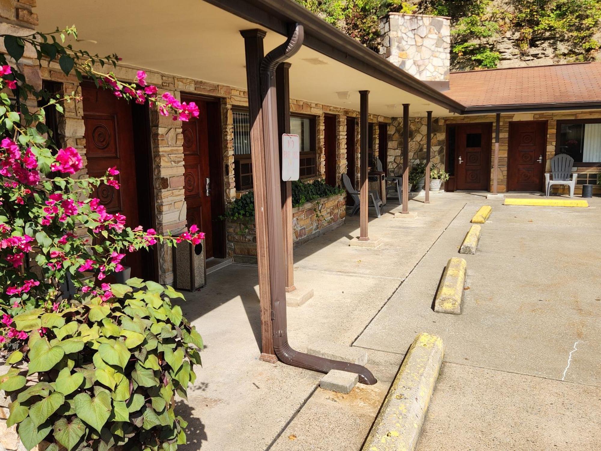 Jefferson Hills Motel Clairton Exterior foto